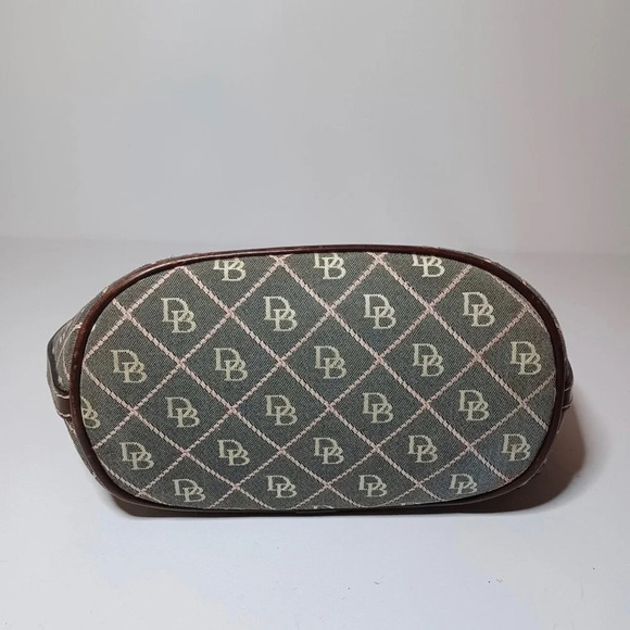 Dooney & Bourke canvas handbag Classic Print *Flaws read description* - Picture 4 of 12
